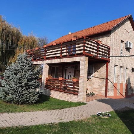 Ponty-Poronty Vendeghaz Hotel Nagybaracska Exterior photo