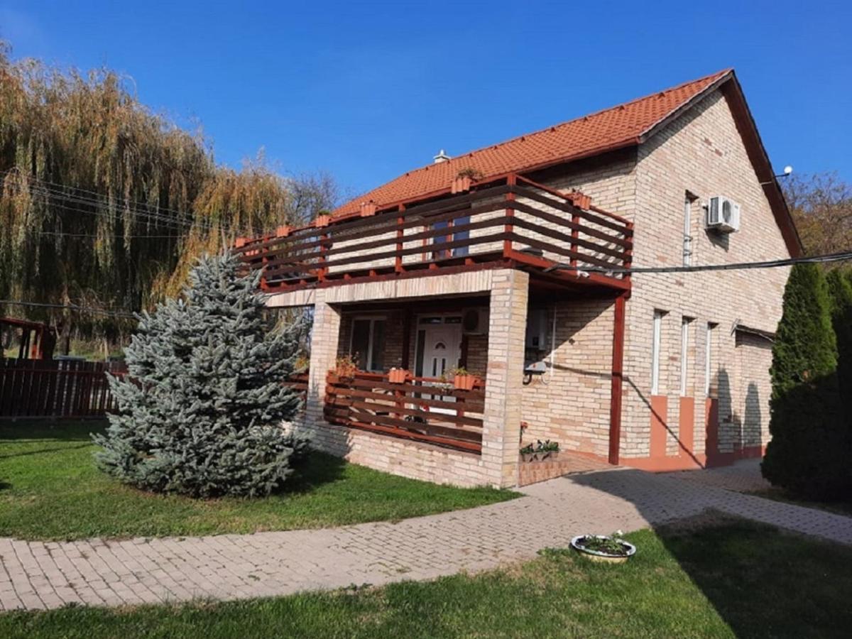 Ponty-Poronty Vendeghaz Hotel Nagybaracska Exterior photo