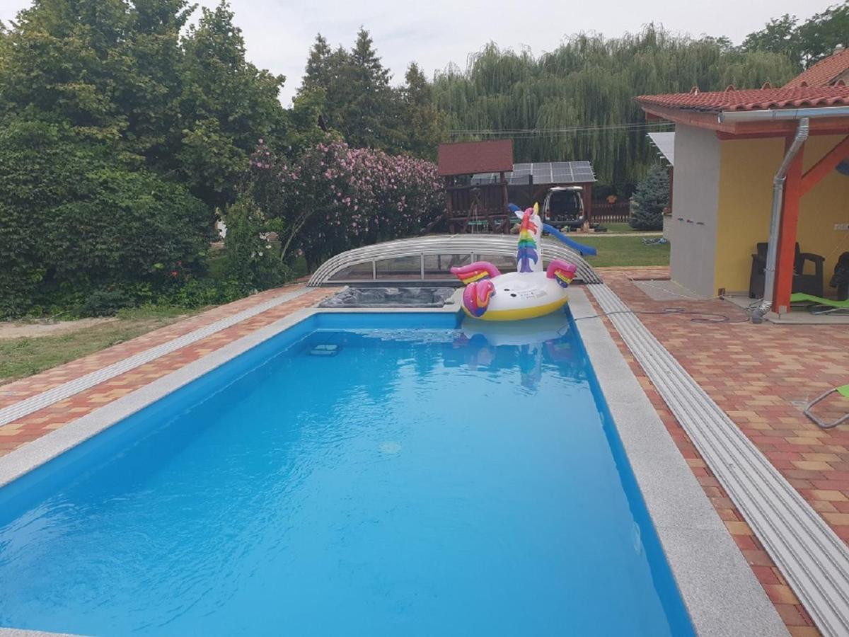 Ponty-Poronty Vendeghaz Hotel Nagybaracska Exterior photo